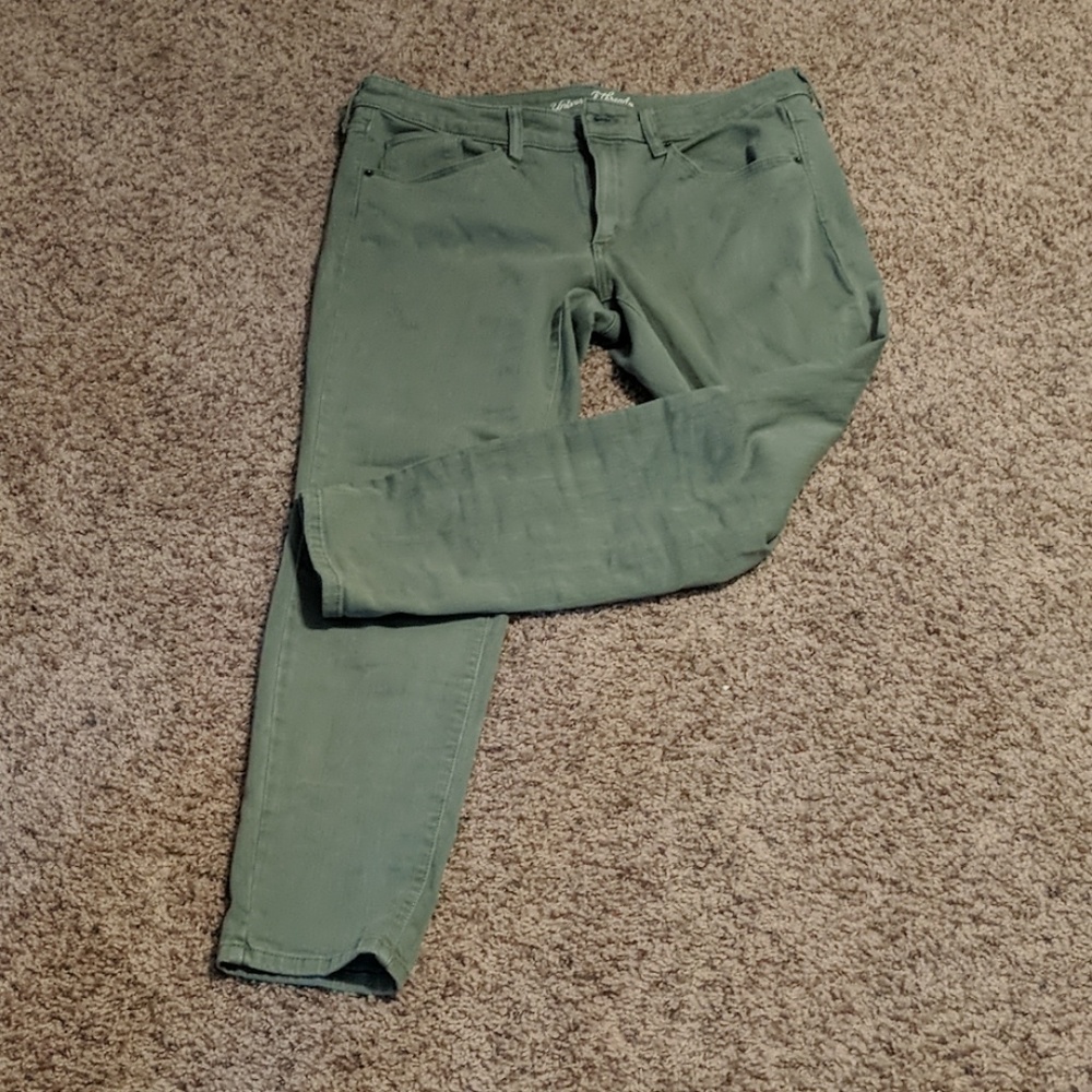 Woman's Universal Thread 14/32R Jean